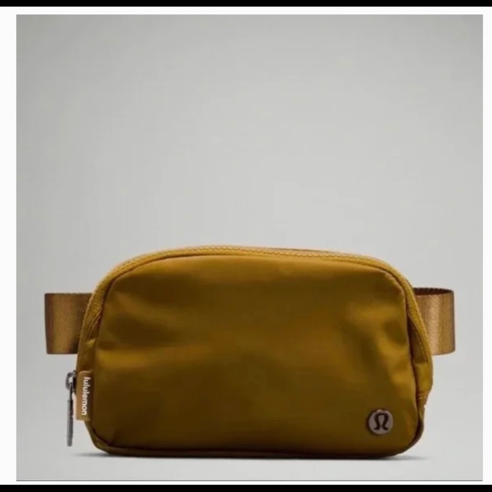 Lululemon Everywhere Belt Bag
